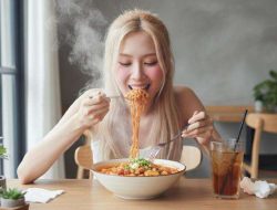 Rose BLACKPINK Makan Seblak di Jakarta? Prediksi Fans Usai Nasi Goreng Viral