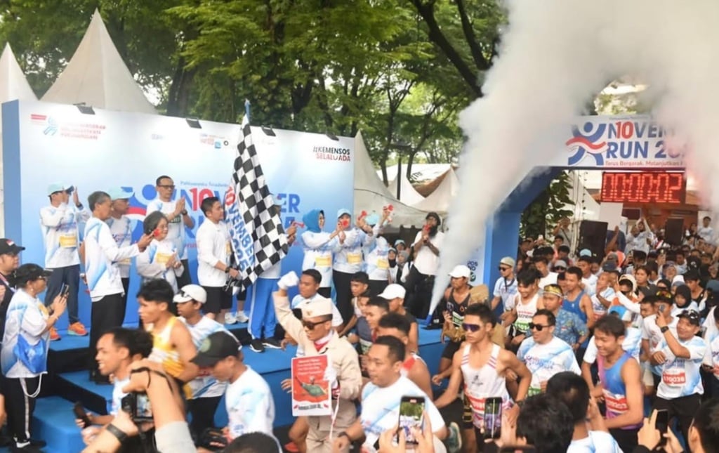November Run 2025 di TMII: Seskab Teddy Lepas 4.000 Peserta Peringati Hari Pahlawan