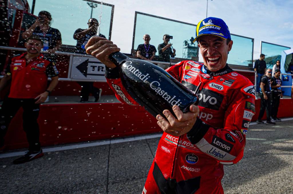 Jorge Lorenzo Tantang Marc Marquez: Buktikan GOAT MotoGP dengan Juara di Pabrikan Ketiga