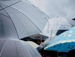 Prakiraan Cuaca Jakarta Hari Ini: Hujan Ringan & Petir, BMKG Imbau Waspada