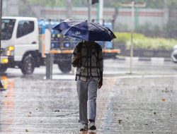 Waspada Siklon Tropis 2025: BMKG Ingatkan Potensi Hujan Ekstrem & Angin Kencang