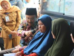 Mensos Tegaskan Larangan Keras Bansos untuk Beli Rokok, Bayar Utang, dan Judi