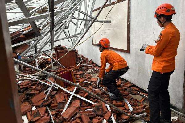 Gedung SMKN 1 Gunung Putri Ambruk: 42 Siswa Korban, 5 Masih Dirawat