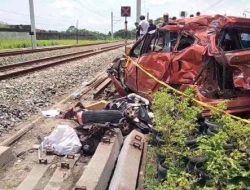Kecelakaan Maut KA Bangunkarta di Sleman: 3 Tewas, Tabrak Mobil Keluarga & 2 Motor
