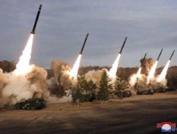 Korea Utara Tembakkan 10 Roket Jelang Kunjungan Menhan AS Pete Hegseth ke DMZ