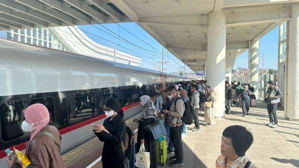 Lonjakan 65,3% Penumpang WNA Kereta Cepat Whoosh, Malaysia Pasar Terbesar