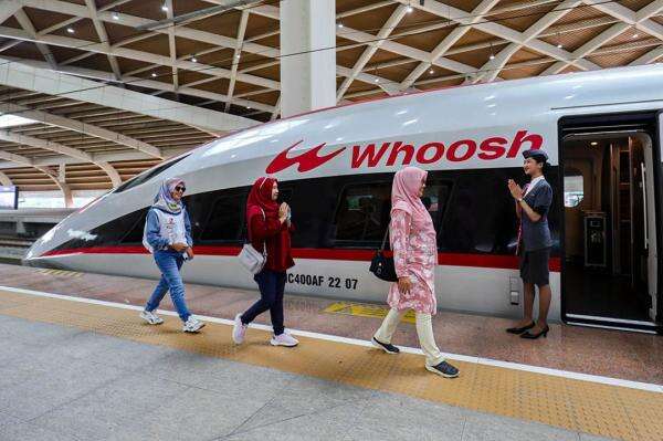 Perpanjangan Kereta Cepat Whoosh ke Banyuwangi: Dukungan Penuh Bupati Ipuk & Dampak Besarnya