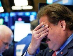 Wall Street Melemah: Saham Teknologi Anjlok & Peringatan Bank Tekan Indeks