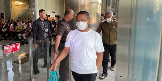 Gubernur Riau Abdul Wahid Ditangkap KPK: Sempat Kabur ke Kafe Sebelum Diamankan