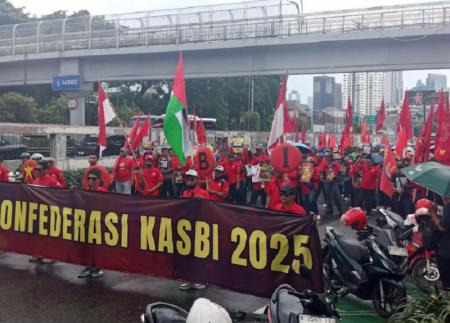 Demo Buruh Kasbi 2025: 10 Tuntutan Kenaikan Upah 15% & UU Pro Buruh
