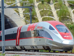 Mahfud MD Tegaskan Bayar Utang Whoosh ke Tiongkok Tak Hapus Dugaan Korupsi