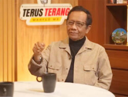 Mahfud MD Sebut Penugasan Kapolri untuk Jabatan Sipil adalah Bentuk Penyelundupan Hukum