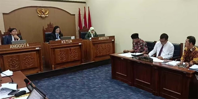 Sidang KIP soal Ijazah Jokowi: UGM Dikritik Tidak Transparan, Komisioner Geleng-Geleng