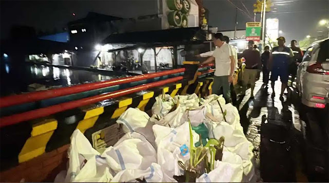 Banjir Sidoarjo 2025: Bupati Subandi Turun Langsung Atasi Genangan di Sidokare & Tanggulangin