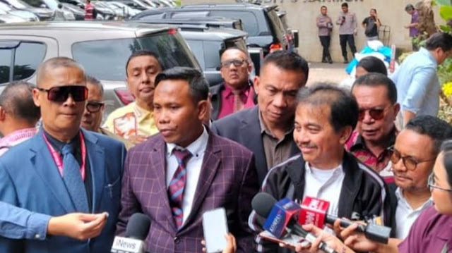 Roy Suryo Cs Tolak Mediasi Kasus Ijazah Jokowi, Tegaskan: Tak Ada Perdamaian dengan Kepalsuan