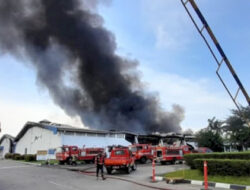 Kebakaran Pabrik Tekstil PT TAK di Cikarang: Seluruh Karyawan Berhasil Dievakuasi