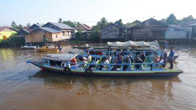 Wisata Budaya Kalimantan Selatan: Panduan Lengkap Jelajahi Kuin, Pasar Terapung & Dayak Meratus