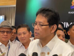 Menkeu Purbaya Larang Baju Bekas Ilegal, Target Pertumbuhan Ekonomi 8%