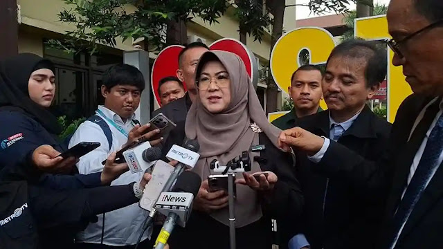 Dokter Tifa Soroti Sinyal Bareskrim Usut Koran Pengumuman Jokowi di UGM: Analisis Kejanggalan Ijazah