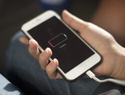 10 Kesalahan Isi Daya HP Semalaman yang Bikin Baterai Cepat Rusak