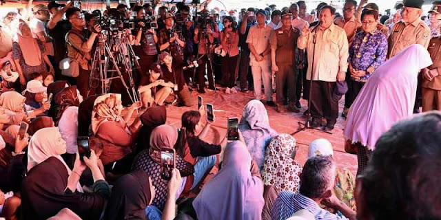 Presiden Prabowo Tinjau Banjir Sumatera: Janji Bantuan & Dampingi Korban