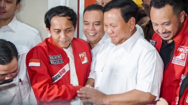 Desakan Pecat Menhut Raja Juli: Tanggung Jawab atas Banjir Bandang Sumatra & Evaluasi Kabinet