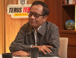 Mahfud MD: Tuntutan Pecat Pejabat Pasca Bencana Sumatera Dinilai Tidak Relevan