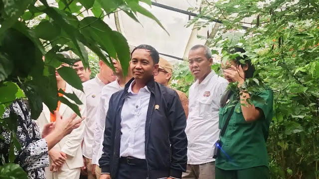 Raja Juli Antoni Siap Dievaluasi, Tanggapi Desakan Mundur Usai Banjir Aceh-Sumatera