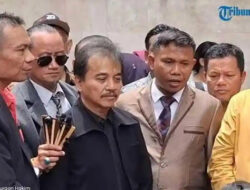 Reaksi Roy Suryo Cs Saat Lihat Ijazah Asli Jokowi: Diam dan Kata Insaf