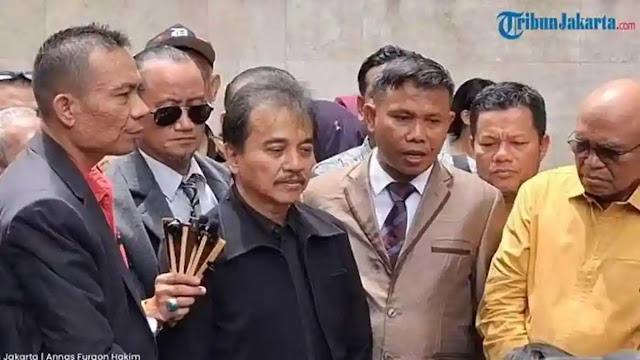 Reaksi Roy Suryo Cs Saat Lihat Ijazah Asli Jokowi: Diam dan Kata Insaf