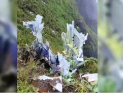 Bangkai Pesawat ATR 42 Hancur di Gunung Bulusaraung: Evakuasi 10 Korban Dilakukan