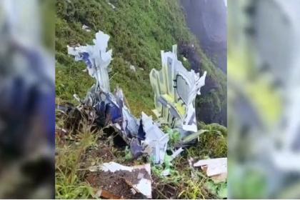 Bangkai Pesawat ATR 42 Hancur di Gunung Bulusaraung: Evakuasi 10 Korban Dilakukan