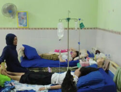 Keracunan Massal MBG Soto Ayam di Mojokerto: 261 Siswa Terdampak, 121 Dirawat