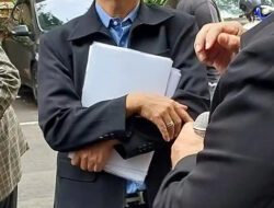 Roy Suryo Pakai Louis Vuitton ke Polda, Kembali Tuntut Ijazah Jokowi Dibuka