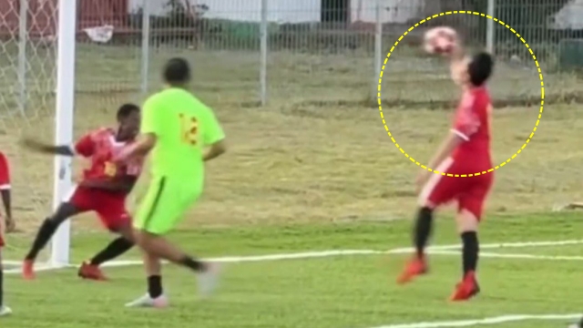 Gibran Rakabuming Raka Dikritik Netizen Usai Lakukan Pelanggaran Tangan Saat Main Bola di Wamena