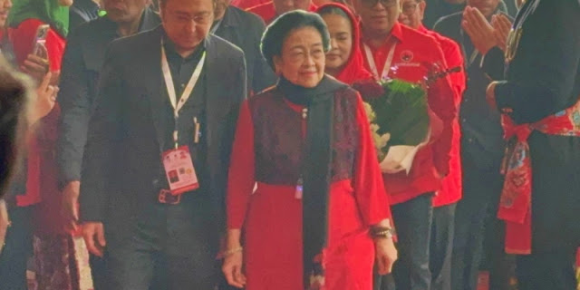 Megawati Tiba di Rakernas PDIP 2026 Didampingi Prananda Prabowo: Tema Satyam Eva Jayate