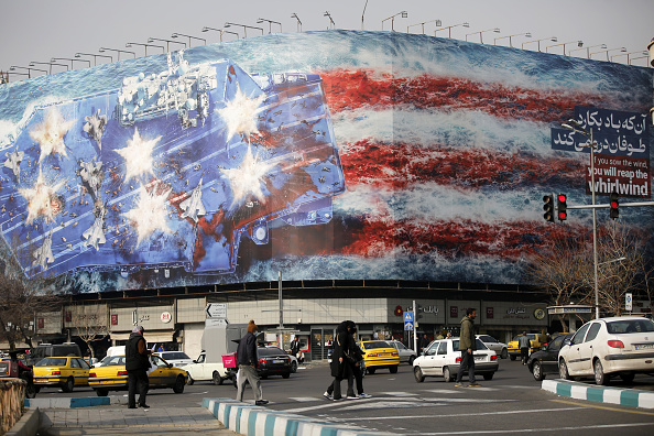 Iran Siaga Tinggi Pasang Mural Ancaman untuk AS, Siap Perang Habis-habisan