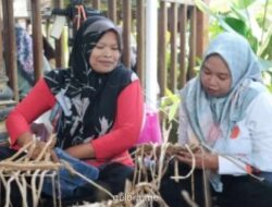 Wamensos Dorong Warga Borobudur Tingkatkan Ekonomi lewat Anyaman Eceng Gondok