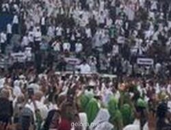 Presiden Prabowo Sambut Hangat Ribuan Warga NU di Puncak Satu Abad