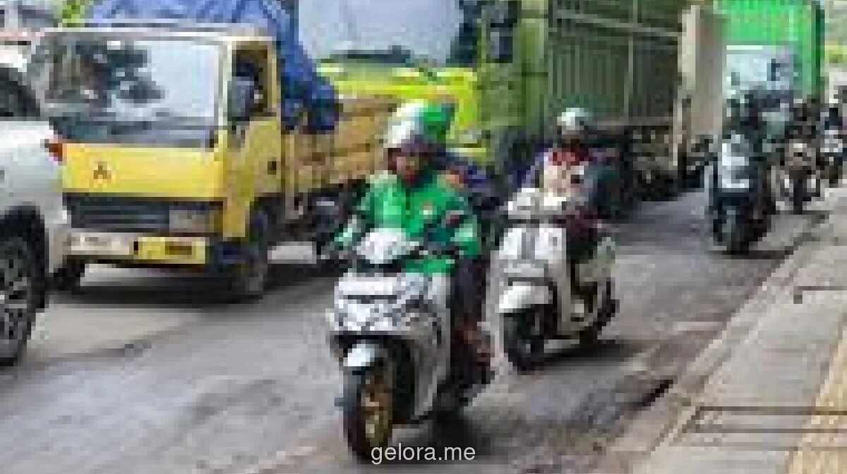 Dinas Bina Marga DKI Perbaiki Lubang di Flyover Grogol Usai Kecelakaan Ojol